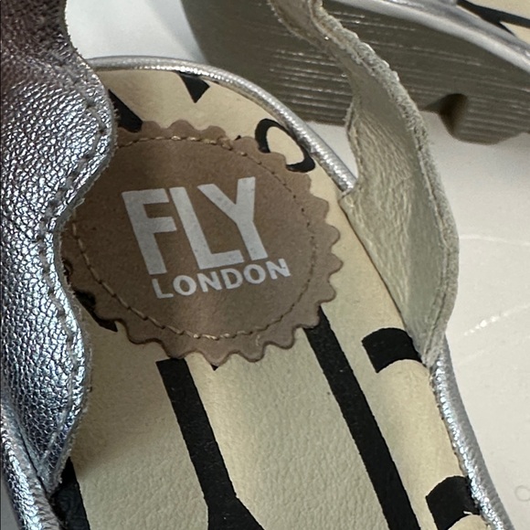 Fly London at and Silver Metallic Pine Leather Sandals Size 37(6.5-7) - Picture 13 of 15